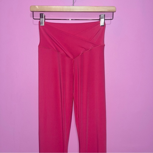 Aerie Leggings Women's Size Medium Pink High Waisted Crossover‎ Flare Pant - Picture 3 of 8